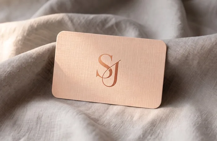 Circular die-cut "travelo" card — delivered for this slot, but the card's own spec panel reads Cotton 45pt, not Linen.